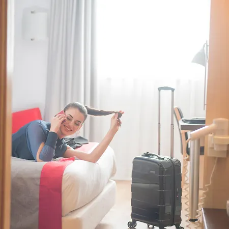 Holiday Inn Express Alcobendas By Ihg Exterior photo